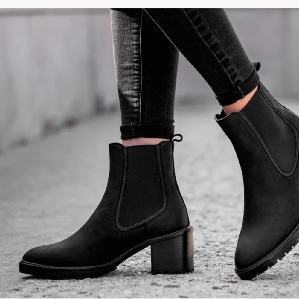 Thursday Boot Company leather KNOCKOUT Classic Ankle Booties.Like-New Condition